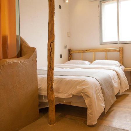 Right Here Hotel Dunhuang Bagian luar foto