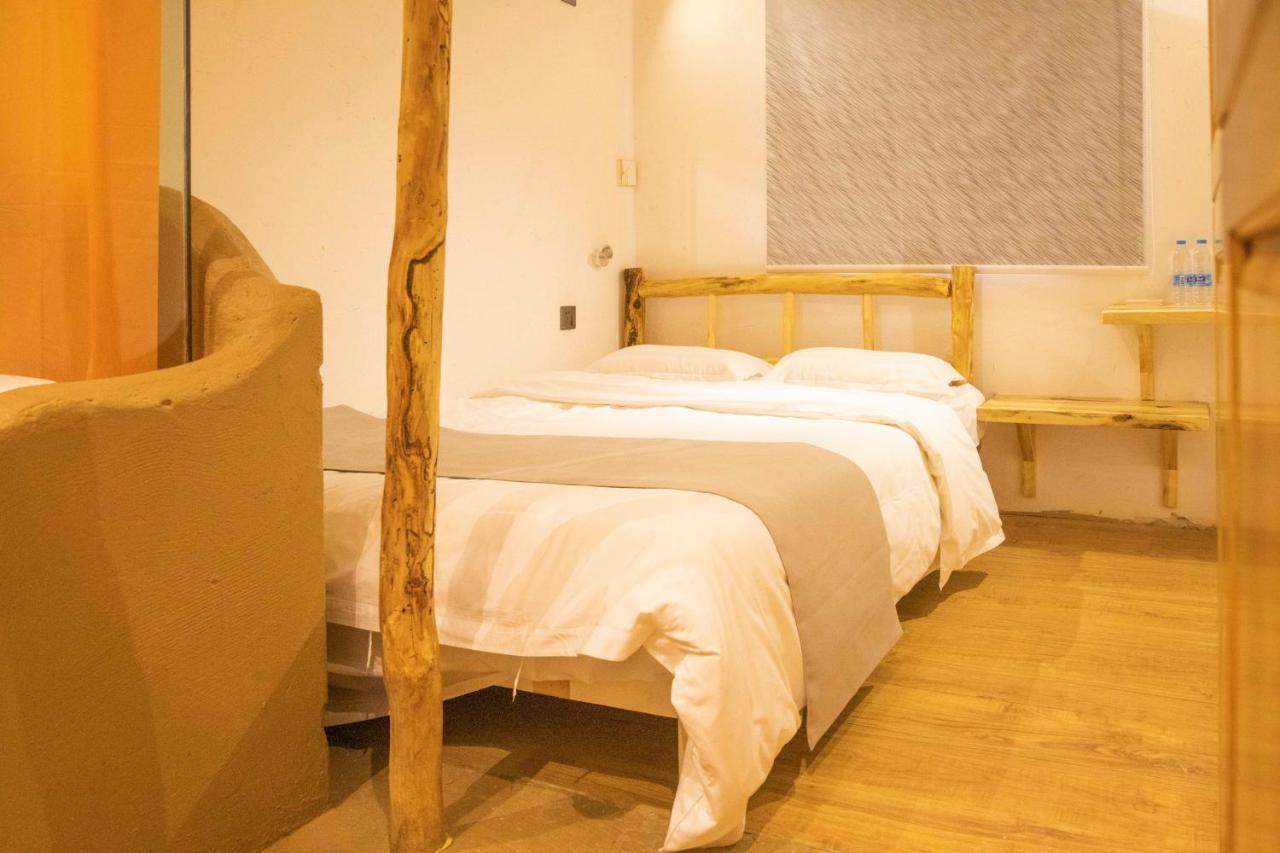 Right Here Hotel Dunhuang Bagian luar foto