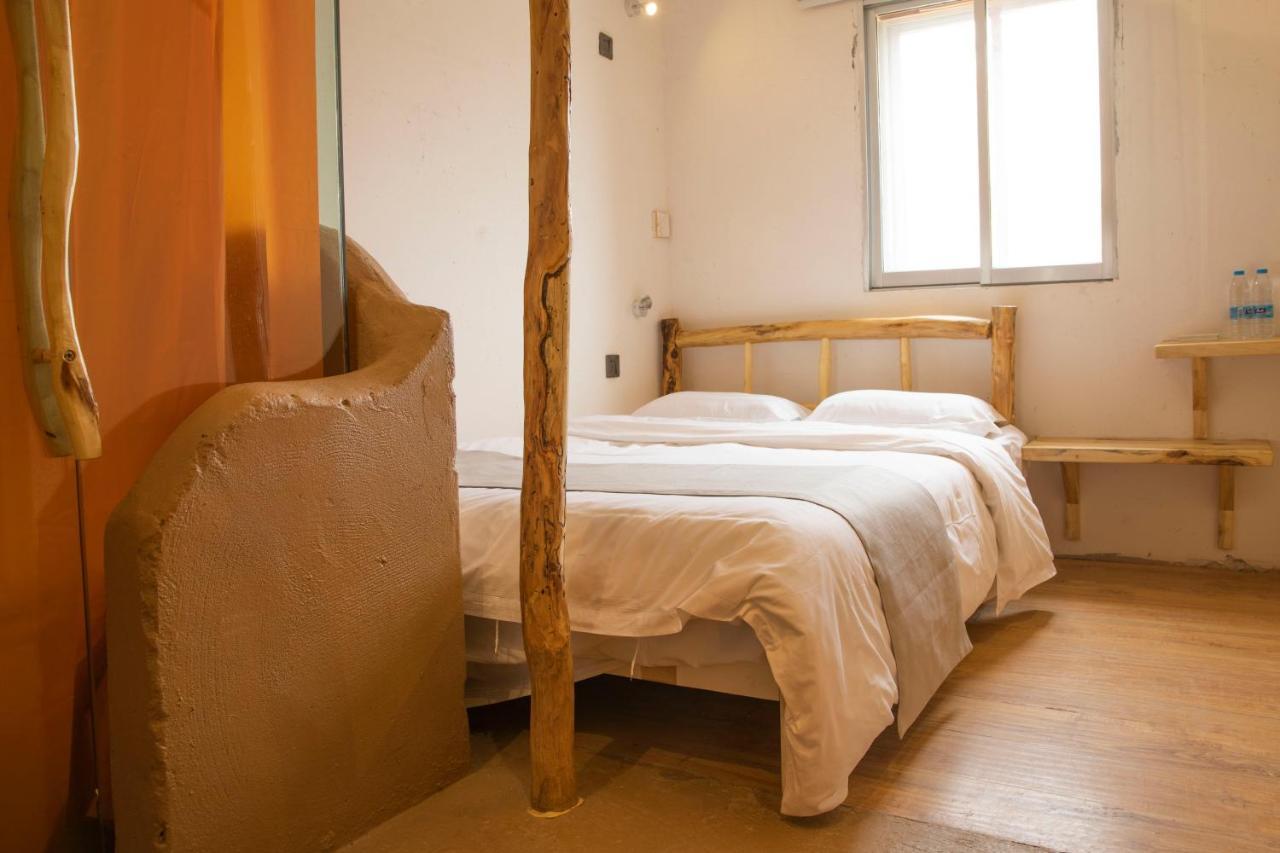 Right Here Hotel Dunhuang Bagian luar foto