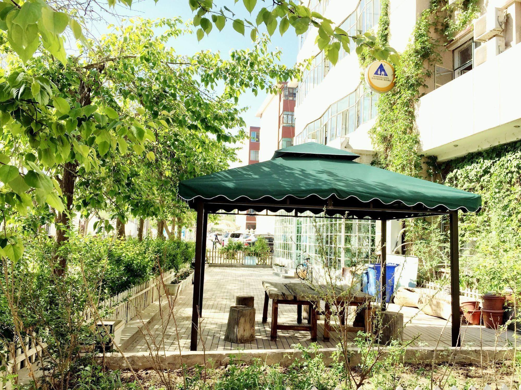 Right Here Hotel Dunhuang Bagian luar foto