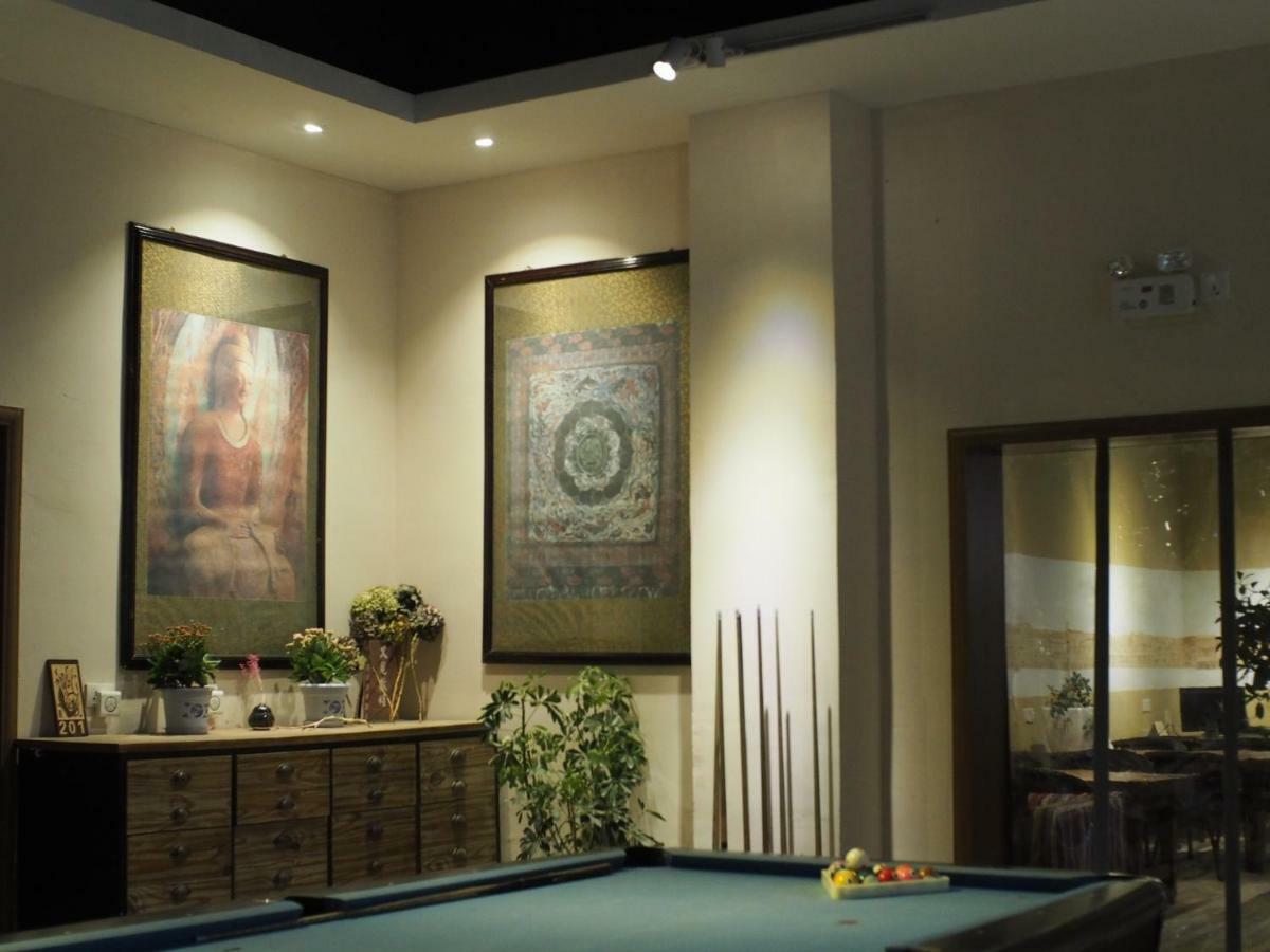 Right Here Hotel Dunhuang Bagian luar foto
