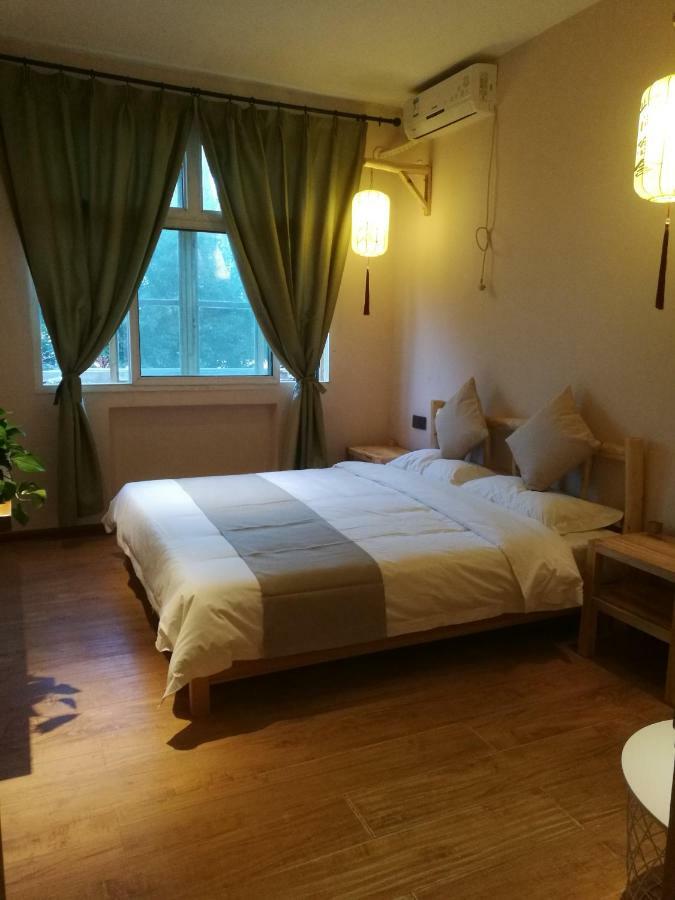 Right Here Hotel Dunhuang Bagian luar foto