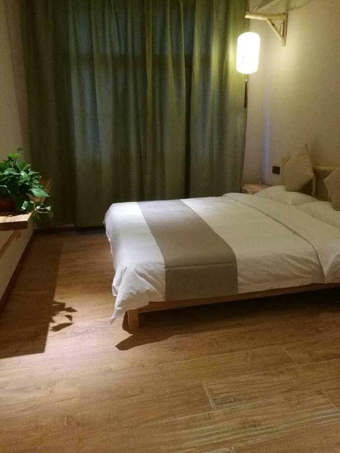 Right Here Hotel Dunhuang Bagian luar foto