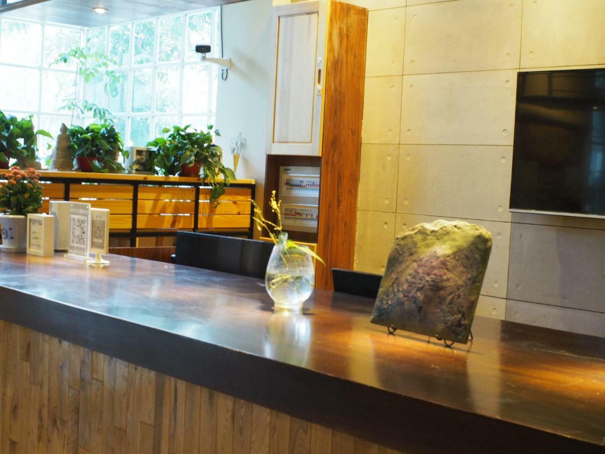 Right Here Hotel Dunhuang Bagian luar foto