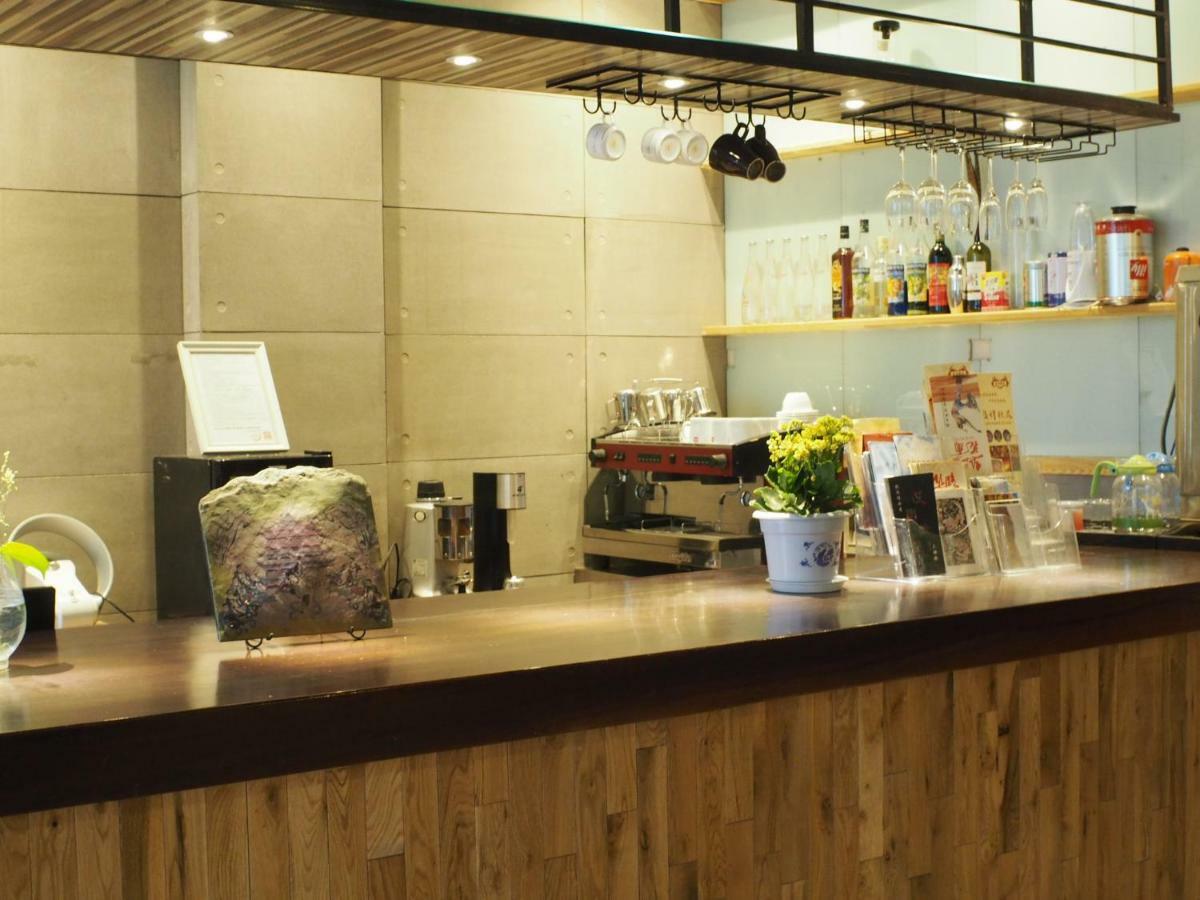 Right Here Hotel Dunhuang Bagian luar foto