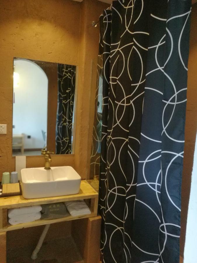 Right Here Hotel Dunhuang Bagian luar foto