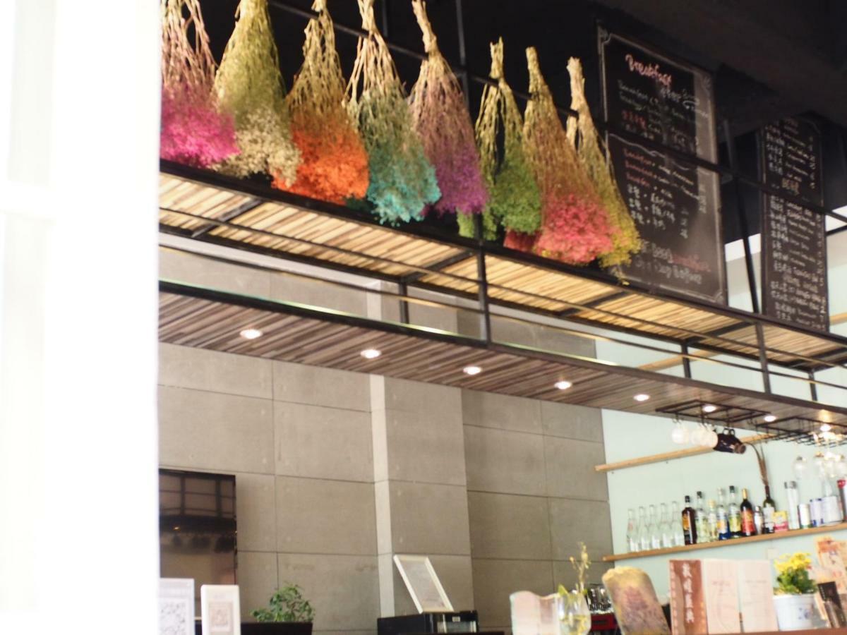 Right Here Hotel Dunhuang Bagian luar foto