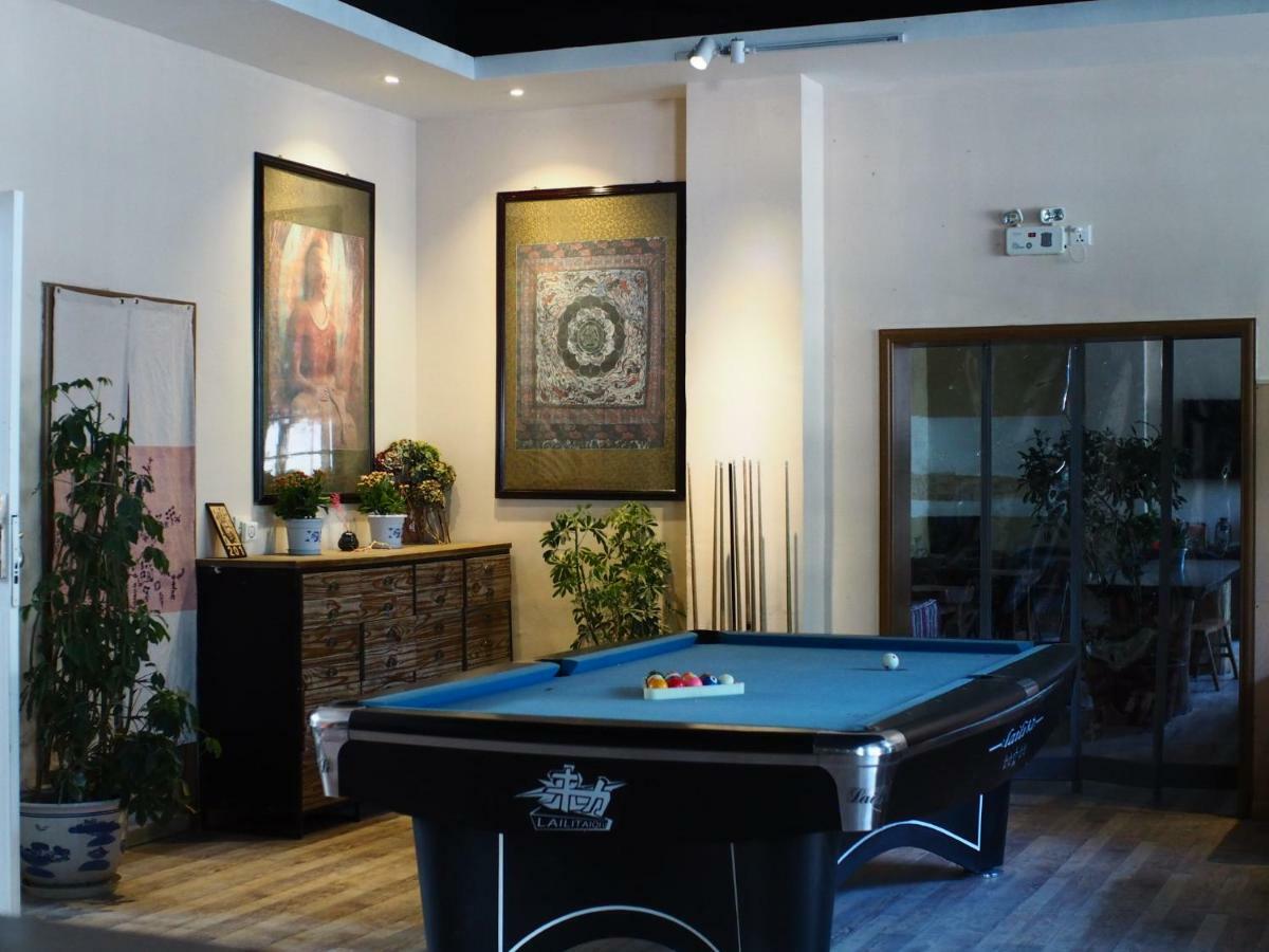 Right Here Hotel Dunhuang Bagian luar foto