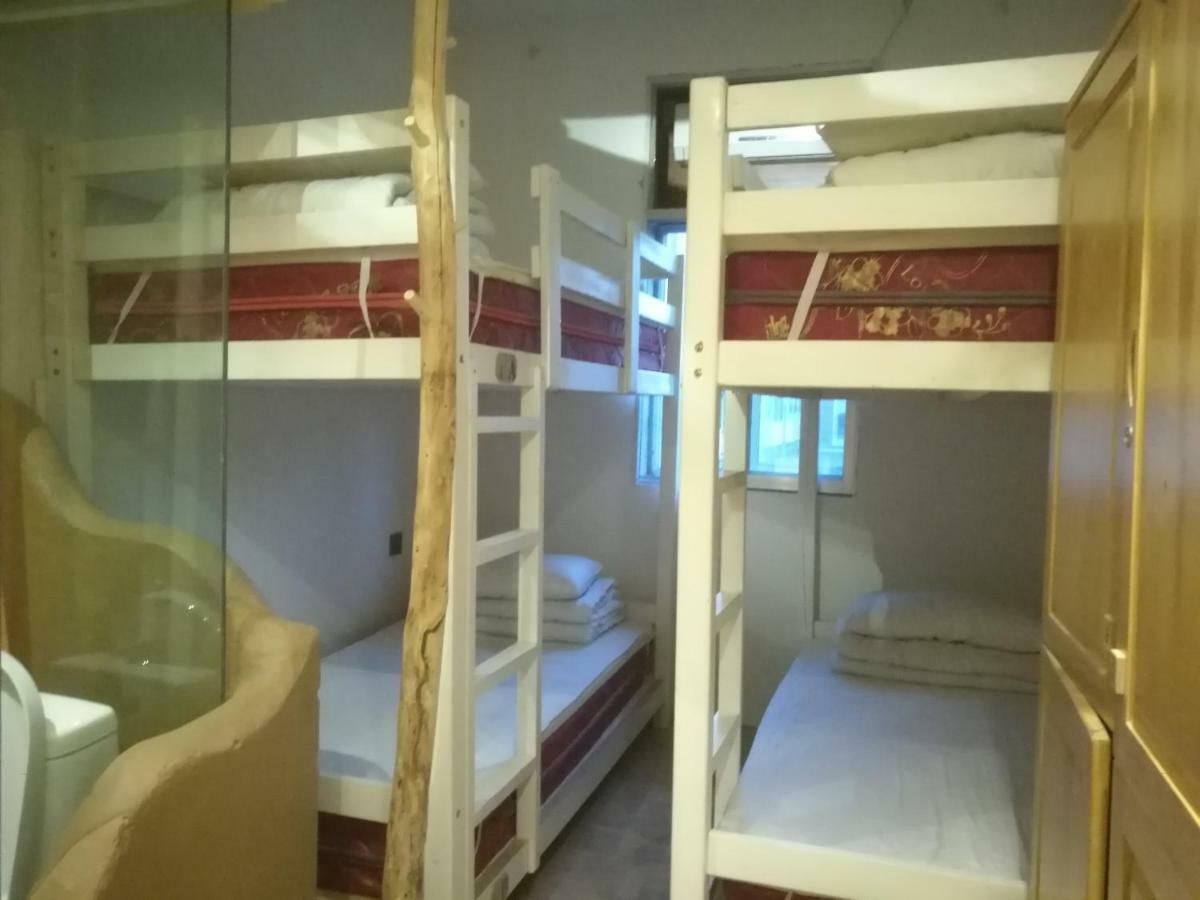 Right Here Hotel Dunhuang Bagian luar foto