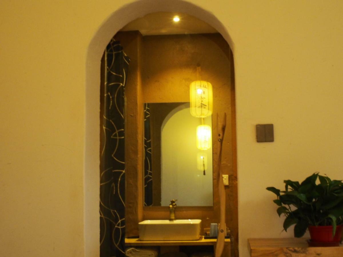 Right Here Hotel Dunhuang Bagian luar foto