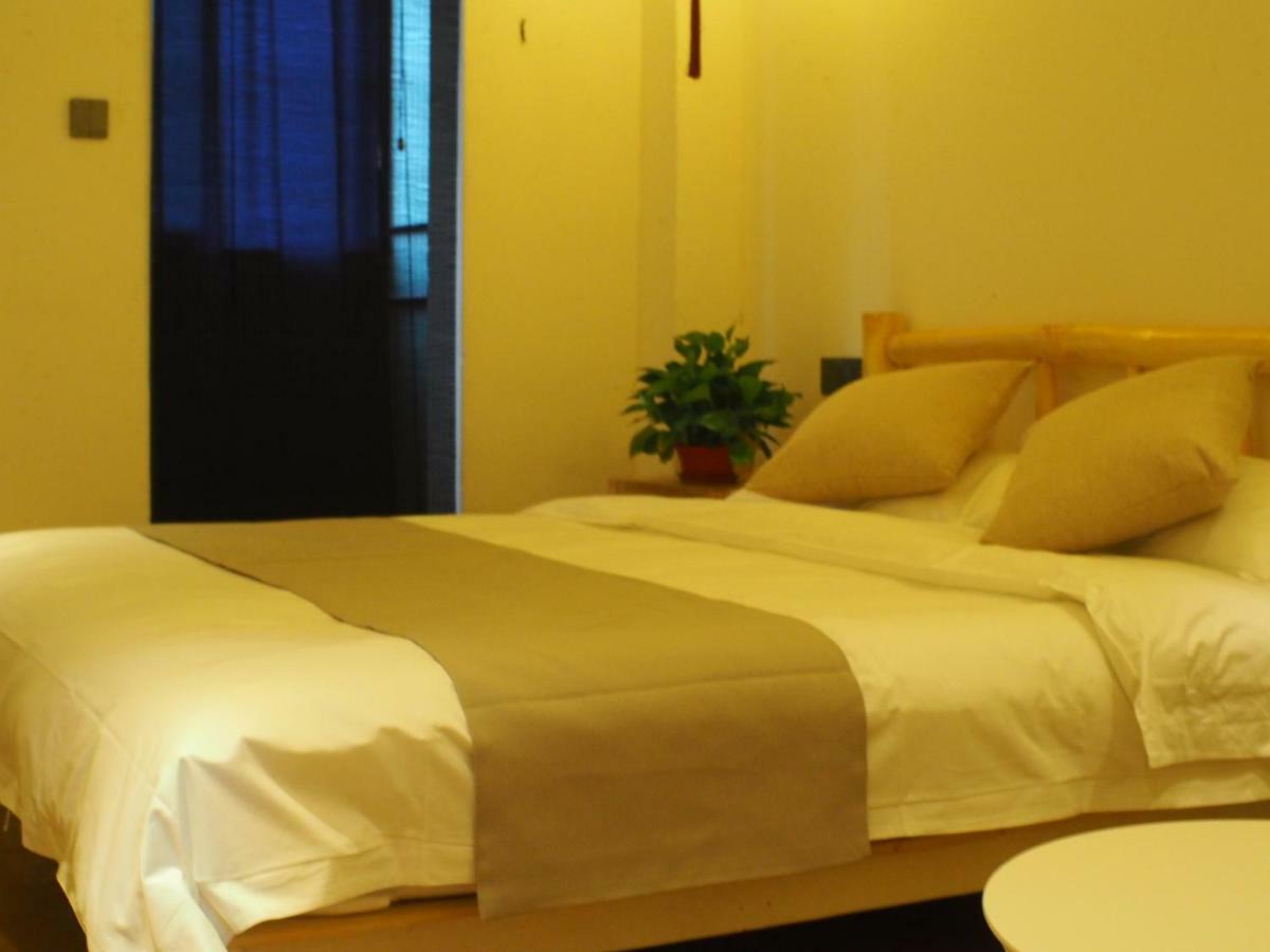 Right Here Hotel Dunhuang Bagian luar foto