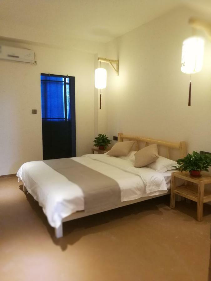 Right Here Hotel Dunhuang Bagian luar foto
