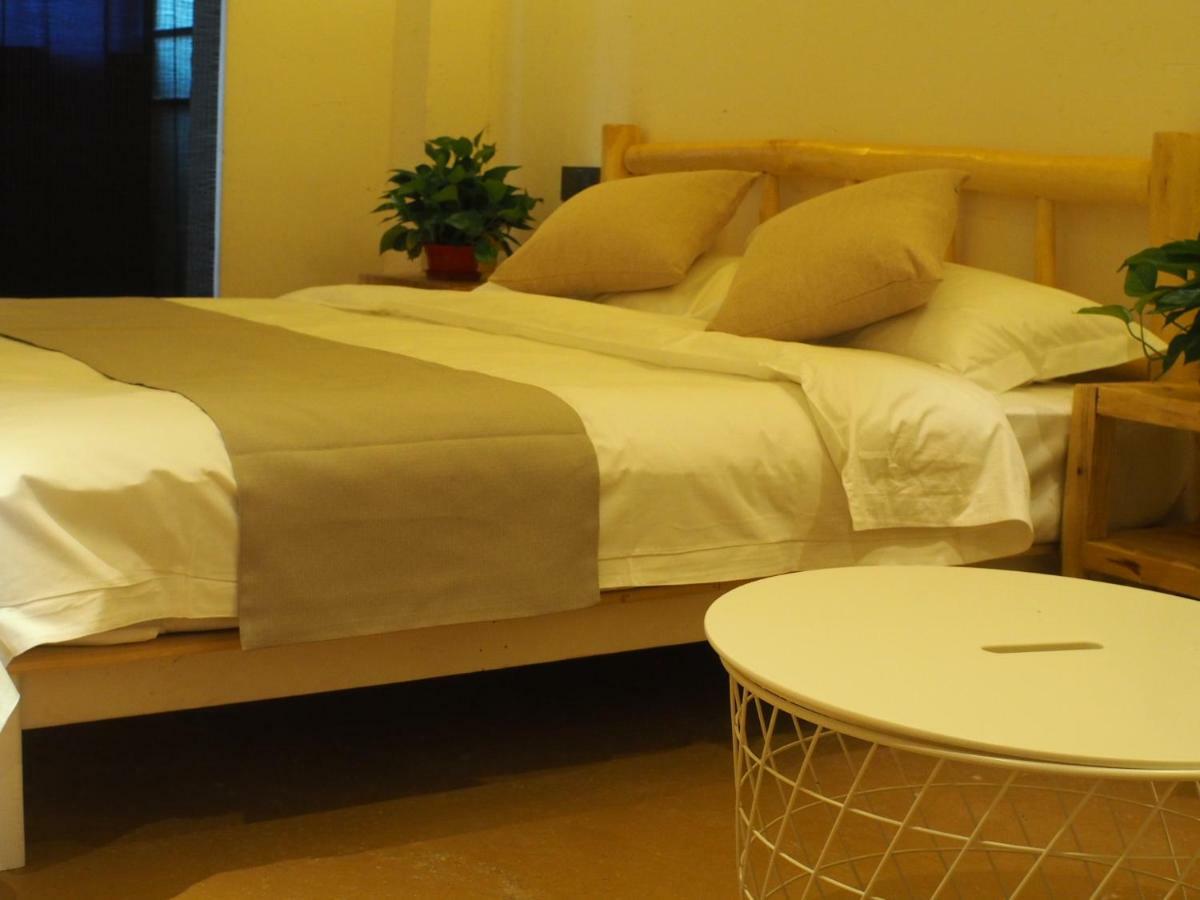 Right Here Hotel Dunhuang Bagian luar foto